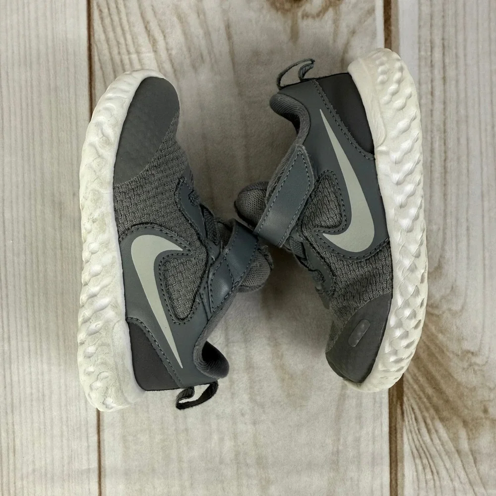 Nike Revolution 5 Toddler Sneakers Gray Athletic Shoes Size 7C